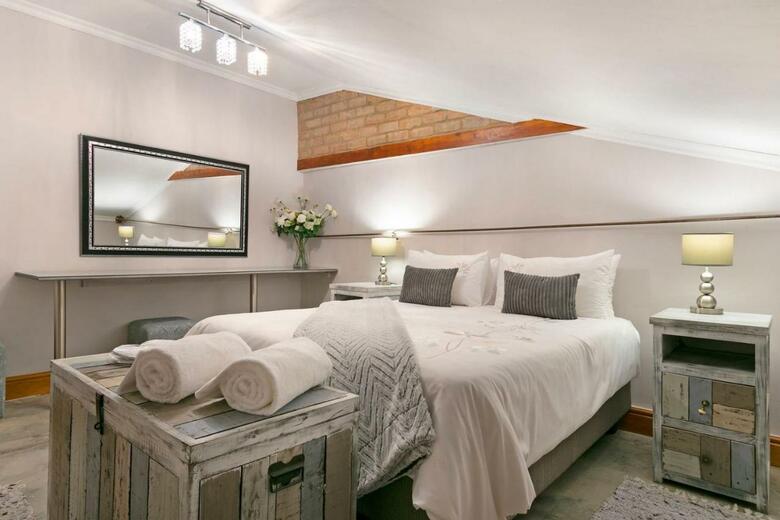 J's Audacious Living Montagu