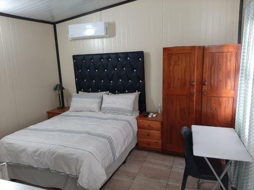Hostal Elephant Walk Guesthouse And Back Packers