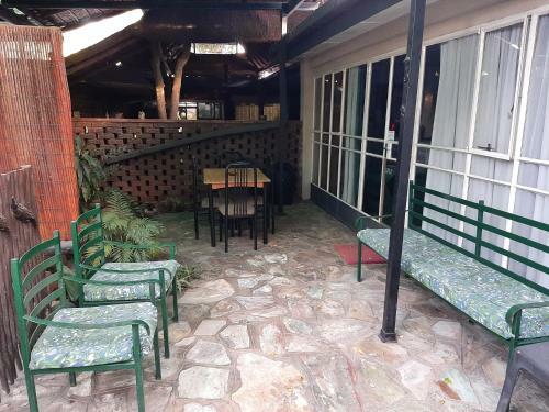 Hostal Elephant Walk Guesthouse And Back Packers
