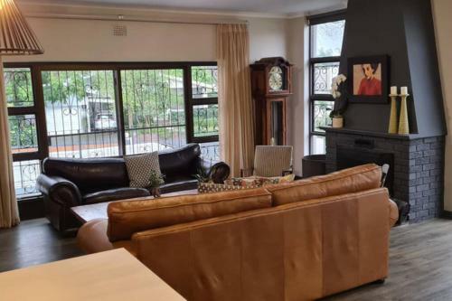 Spacious 5 Bedroom Family House With Pool And View