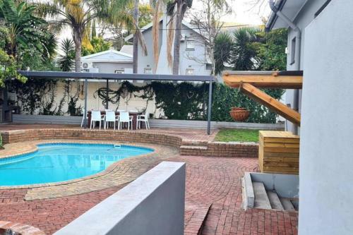Spacious 5 Bedroom Family House With Pool And View