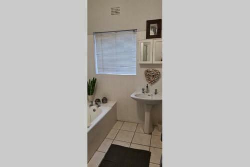 Spacious 5 Bedroom Family House With Pool And View