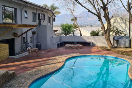 Spacious 5 Bedroom Family House With Pool And View