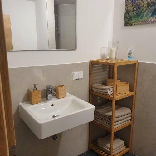 Apartamento Moderne Gartenwohnung Mit Bergblick In Traumlage