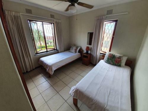 Apartamento Secure Beachfront 6 Sleeper - Pool, Garden, Braai Area, 50m To Beach