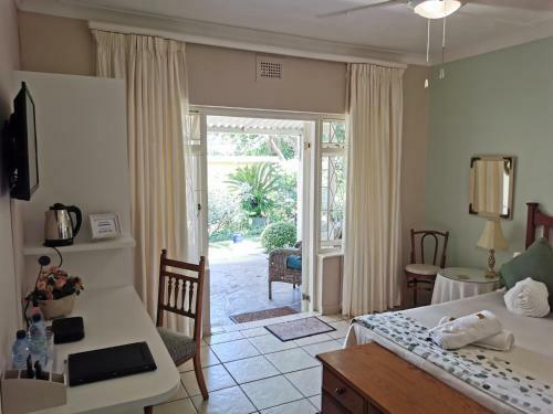 Hostal Eight Palms