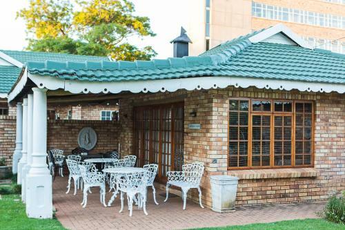 Alec Wright's Guest Lodge