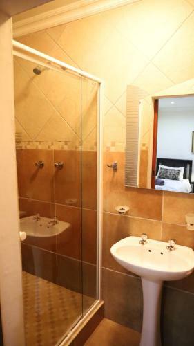 Hostal The Oak Potch Guesthouse