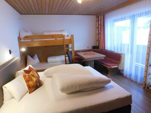 Apartamentos Ferienwohnungen Pension Pr�nster