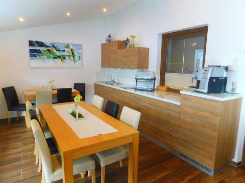 Apartamentos Ferienwohnungen Pension Pr�nster