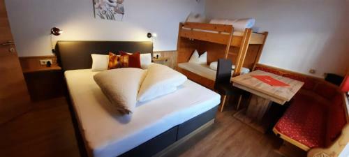 Apartamentos Ferienwohnungen Pension Pr�nster