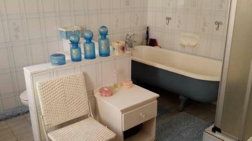 Hostal Bougain Villa Guesthouse