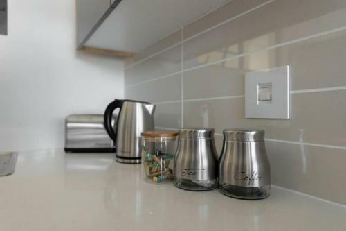 Alimama Spaces: The Robert's Greenlee Apartment