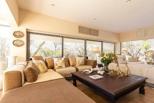 Vaal River Yolo Spaces - Vaal River Bush Lodge