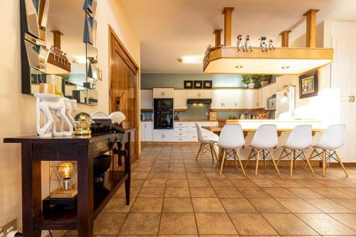 Vaal River Yolo Spaces - Vaal River Bush Lodge