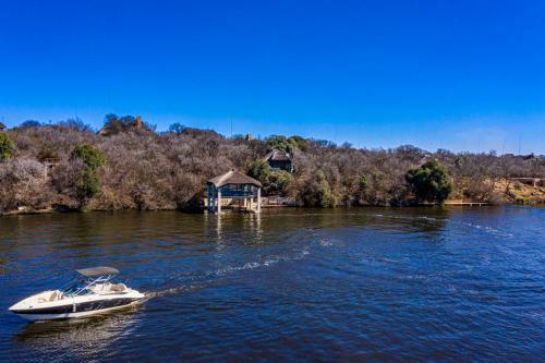 Vaal River Yolo Spaces - Vaal River Bush Lodge