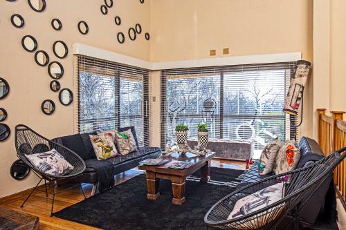 Vaal River Yolo Spaces - Vaal River Bush Lodge