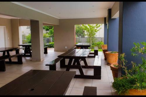 New And Luxurious Lonehill Apartment