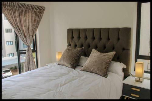 New And Luxurious Lonehill Apartment