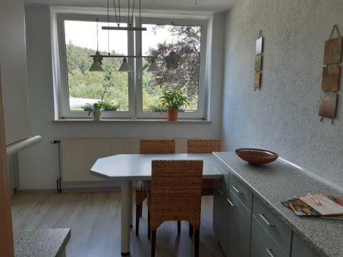 Apartamento Ferienwohnung Waldblick Mit Balkon