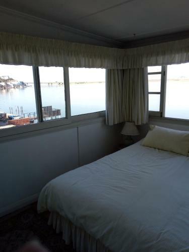 Riverfront Close To Beach