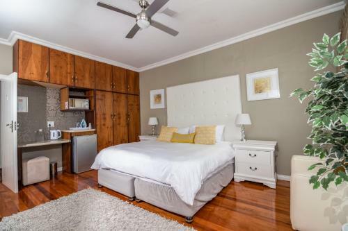 Hostal Cashmere Suites
