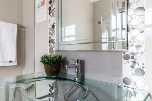 Hostal Cashmere Suites