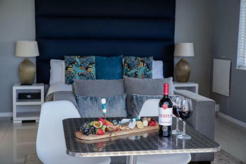 Hostal Kingsbeach Cottages