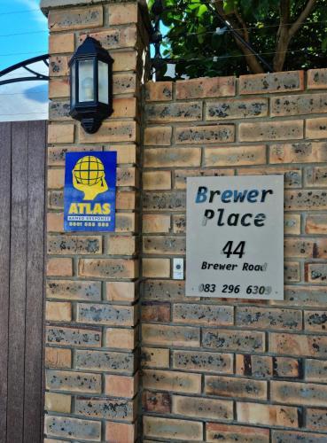 Hostal Brewer Place