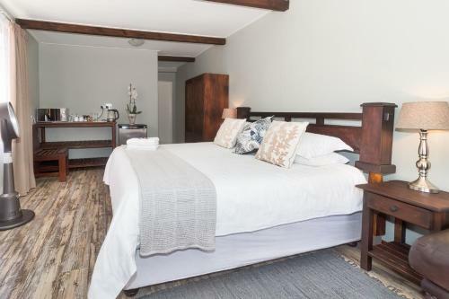 Hostal 84 De Mist Guesthouse