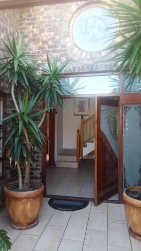 Hostal 84 De Mist Guesthouse