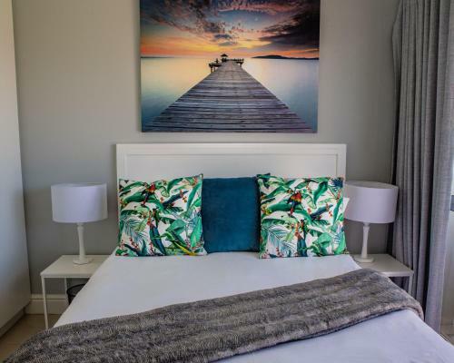 Exclusive Poolside Villa, Humewood