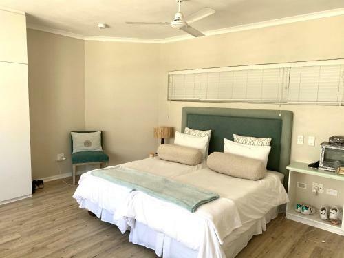 99 Beachyhead Drive, Plett