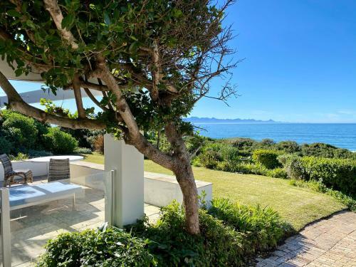 99 Beachyhead Drive, Plett