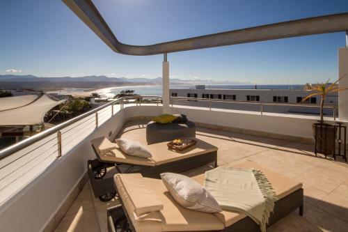 Apartment A Upper Deck