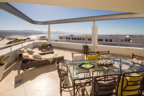 Apartment A Upper Deck