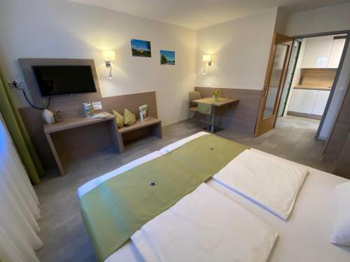 Hostal Privatzimmer Und Ferienwohnungen Leeb