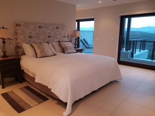 Villa With Beautiful Sea And Mountain Views.