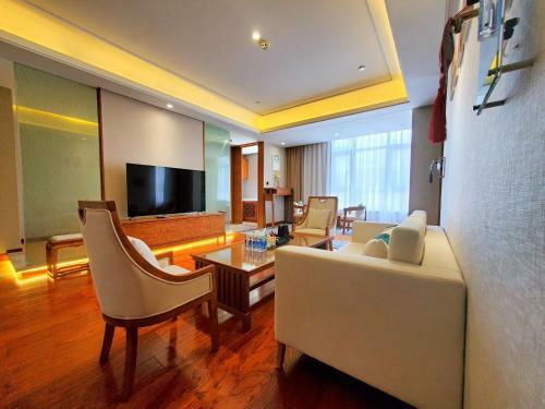 Ustay Luxury Hotel