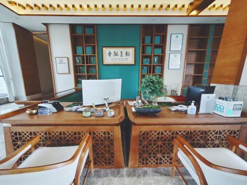 Ustay Luxury Hotel