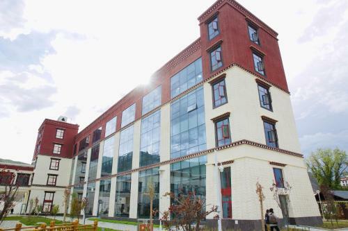 Ustay Luxury Hotel