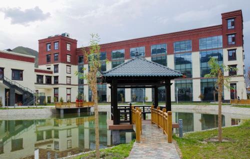 Ustay Luxury Hotel