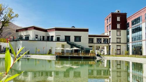Ustay Luxury Hotel