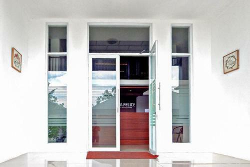 Hotel Casa Felice Natsepa Beach Ambon