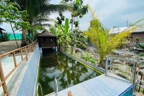 Hotel Rumah Kayu Pinggir Kali Redpartner