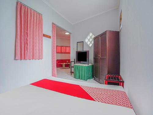 Oyo 90132 Lie Mas Hotel