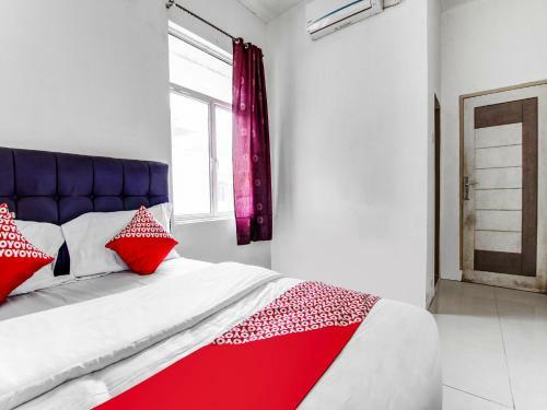 Oyo 90897 Hotel Sepupu Satria