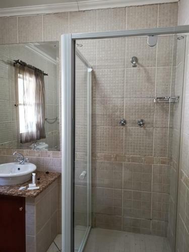 Hostal Erasmus Manor Guest House