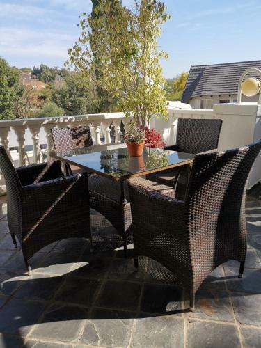 Hostal Erasmus Manor Guest House