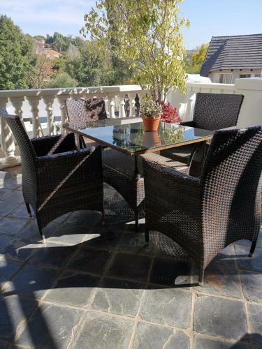 Hostal Erasmus Manor Guest House
